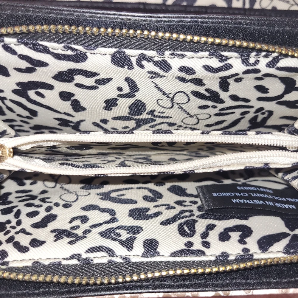 Hard To Find! Jessica Simpson large bifold/zip-around wallet. - Picture 7 of 16